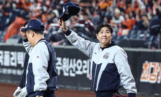 '한화 전설' 정민철-장종훈, 한국시리즈 5차전 시구·시타