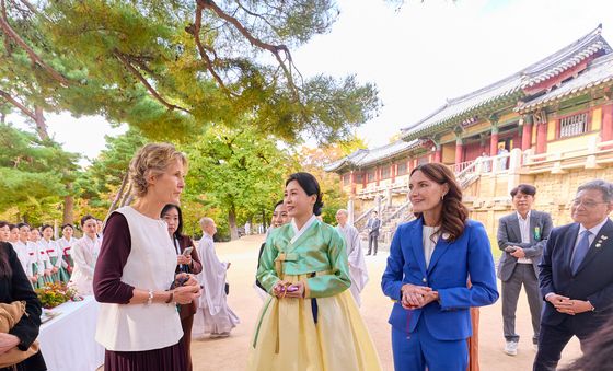 김혜경 여사 'APEC 영부인과 함께'