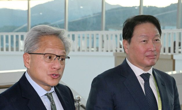 최태원 회장 만난 젠슨 황