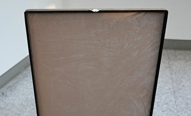 젠슨 황이 선물 받은 SK하이닉스 HBM4 반도체 웨이퍼