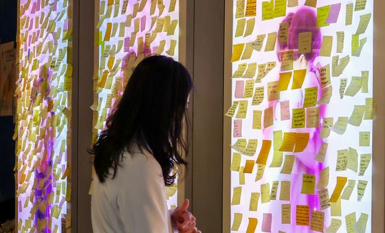 10.29 희생자 추모하는 시민들