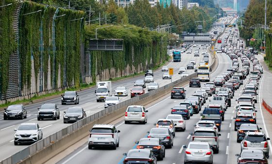 경부고속도로 하행선 '차량으로 가득'
