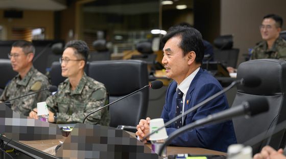 안규백 장관, 해외파병 장병들과 화상 통화