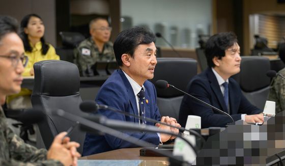 안규백 장관, 해외파병 장병들과 화상 통화