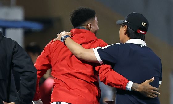 다정한 김기동 감독과 린가드