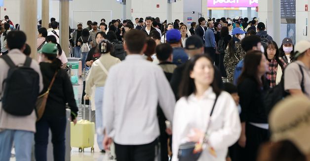 추석 '황금연휴' 붐비는 인천국제공항