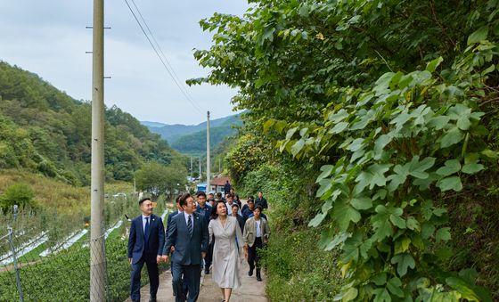 고향 방문한 이재명 대통령 부부