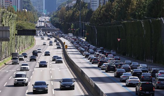 귀경·나들이객 차량으로 고속도로 정체