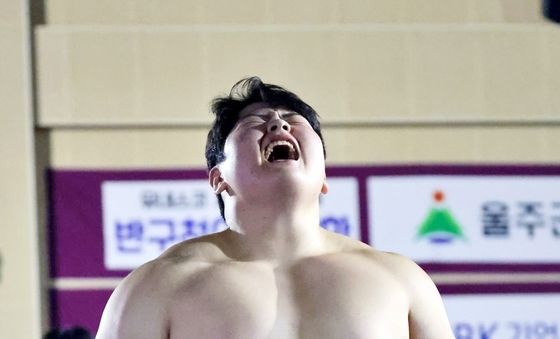 포효하는 김민재