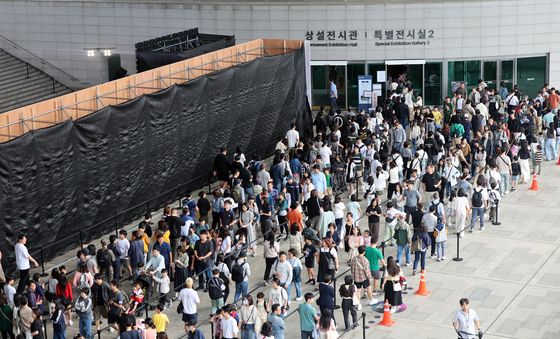 추석 연휴 마지막날, 관람객으로 북적이는 국립중앙박물관