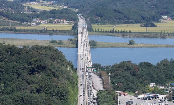 서해안고속도로 귀경 행렬