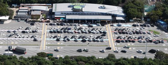 귀경 차량 가득한 군산휴게소