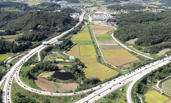 축제 방문 차량들로 순천완주고속도로 임실 톨게이트 정체