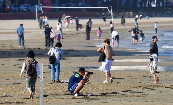 추석 연휴 마지막 즐기는 관광객들