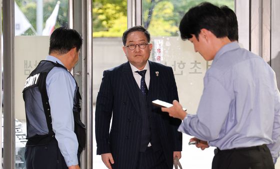 참고인 조사 받으러 온 김경호 변호사