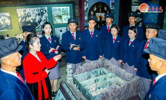 北 "중앙계급교양관 찾은 방문객들…일제 죄행에 분노"