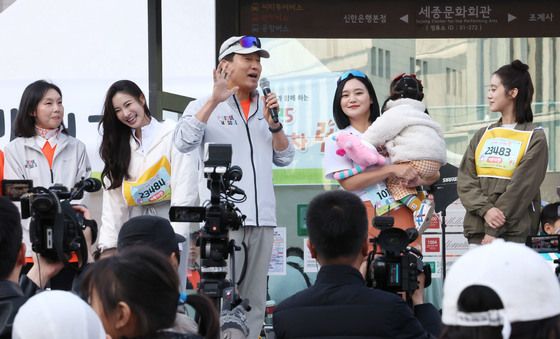 '서울 유아차 런' 인사말 하는 오세훈 시장