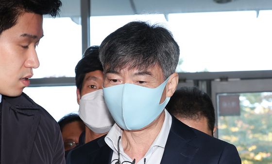 취재진 질문에 답하며 출석하는 이종호 전 블랙펄인베스트 대표