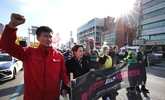 "APEC 반대! 트럼프 반대!"