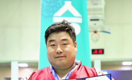 중년부 씨름왕에 등극한 유원석