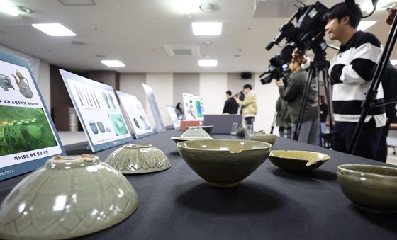 600년 만에 수면 위로 올라온 마도4호선 유물