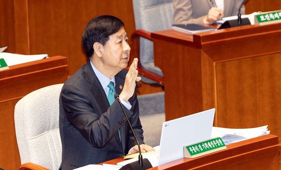 부동산 정책 질의 답변하는 구윤철 장관