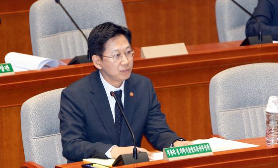 답변하는 배경훈 부총리