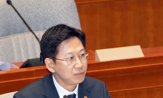 예결위 전체회의 답변하는 배경훈 부총리