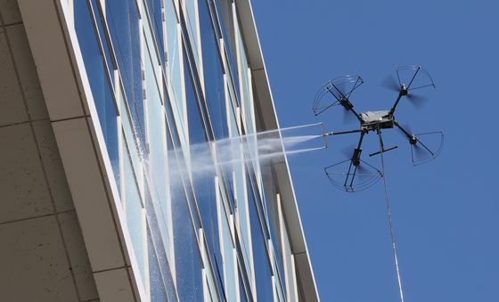 드론으로 외벽 청소