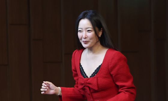 김희선, 세월 거스르는 미모