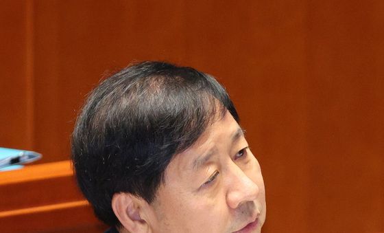 예산안 관련 답변하는 구윤철 부총리