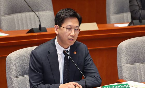 답변하는 배경훈 부총리