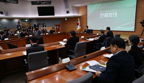 김민석 총리, 2050 탄소중립녹색성장위원회 전체회의 주재