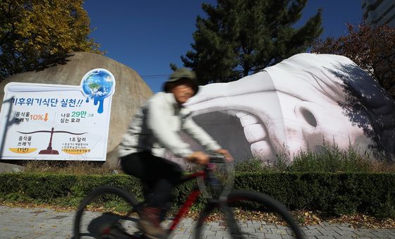 "음식물 쓰레기 줄입시다" 절규하는 이만옹