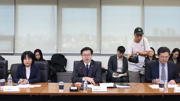 발언하는 여한구 본부장