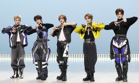 엠빅, 시그니처 포즈