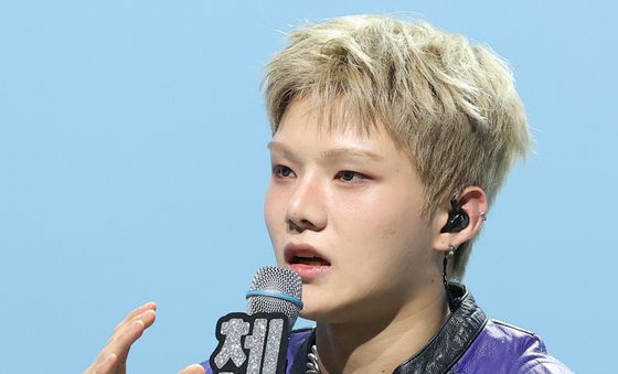 인사말 하는 엠빅 첸