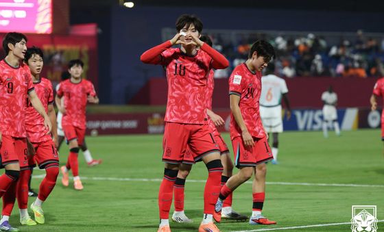 득점 후 기뻐하는 이용현