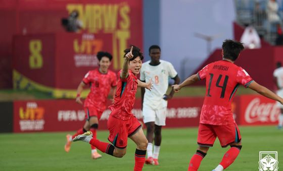 득점 후 기뻐하는 정현웅