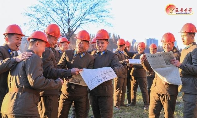 FIFA U-17 여자축구 우승 소식에 기뻐하는 北 주민들