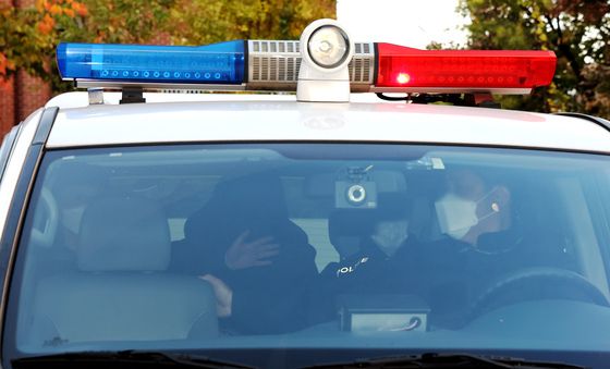 구속 송치되는 운전자 남성 '음주운전으로 일본인 모녀 덮쳐'