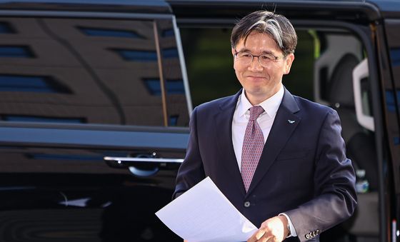 출근길 취재진 만난 오동운 공수처장