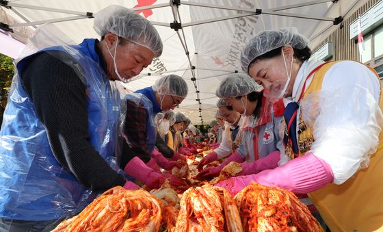 고려아연-적십자사 '사랑의 김장 나눔 봉사'