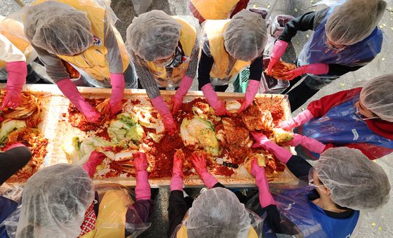 버무려지는 사랑의 김장 김치