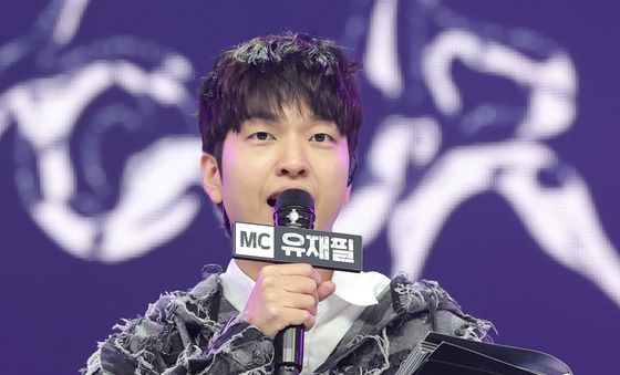 유재필. 클로즈 유어 아이즈 쇼케이스 MC