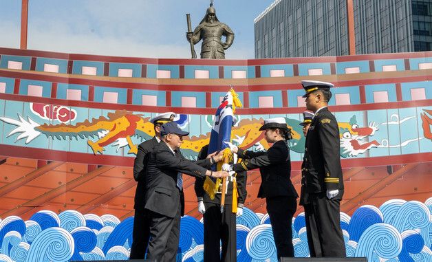 제80주년 해군창설기념식, 해군기 전달