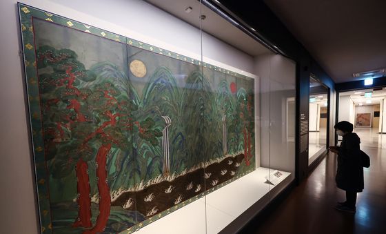 9년 만에 공개된 일월오봉도 병풍