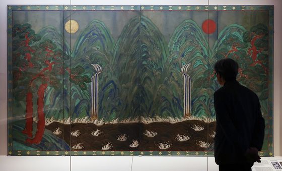 9년 만에 공개된 일월오봉도 병풍