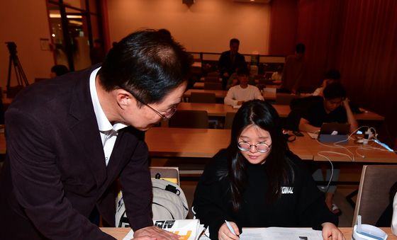 울릉고 수험생 격려하는 임종식 교육감