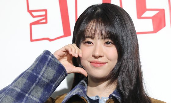 전소영, 사랑스러운 볼 하트